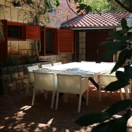 Tana Villa *